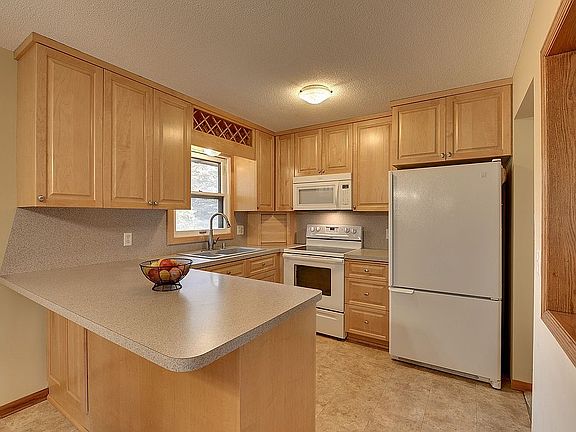 4th image of 8611 Cord St NE