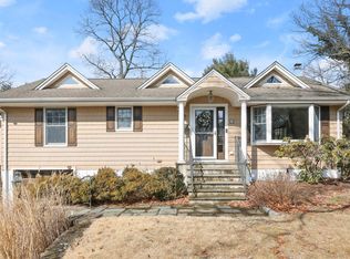 18 Ledgewood Dr, Norwalk, CT 06850