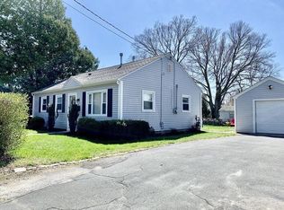 61 S Main St, Acushnet, MA 02743