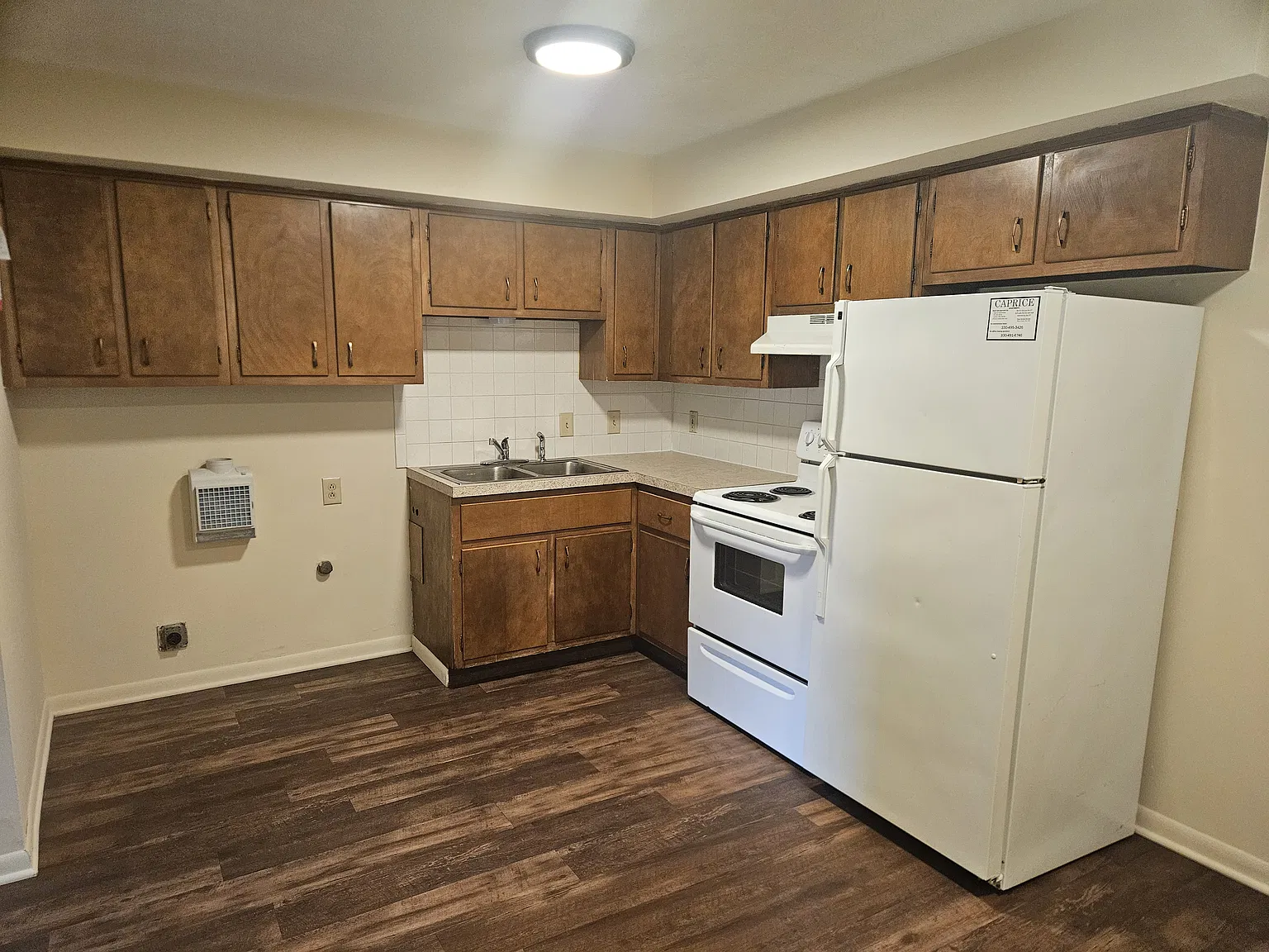 Caprice Apartments — Photo 1