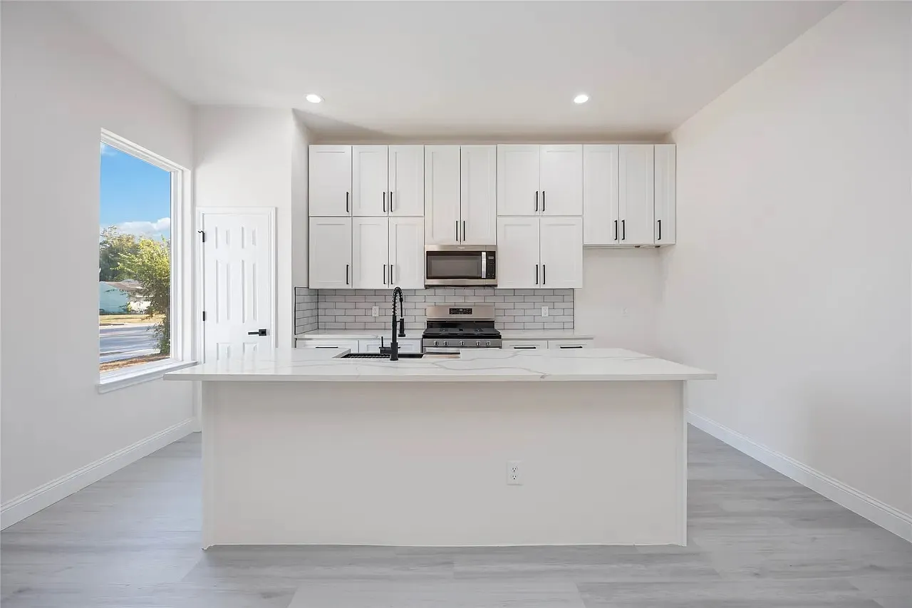 3 bed, 2491 sqft, $2,000 — Photo 4