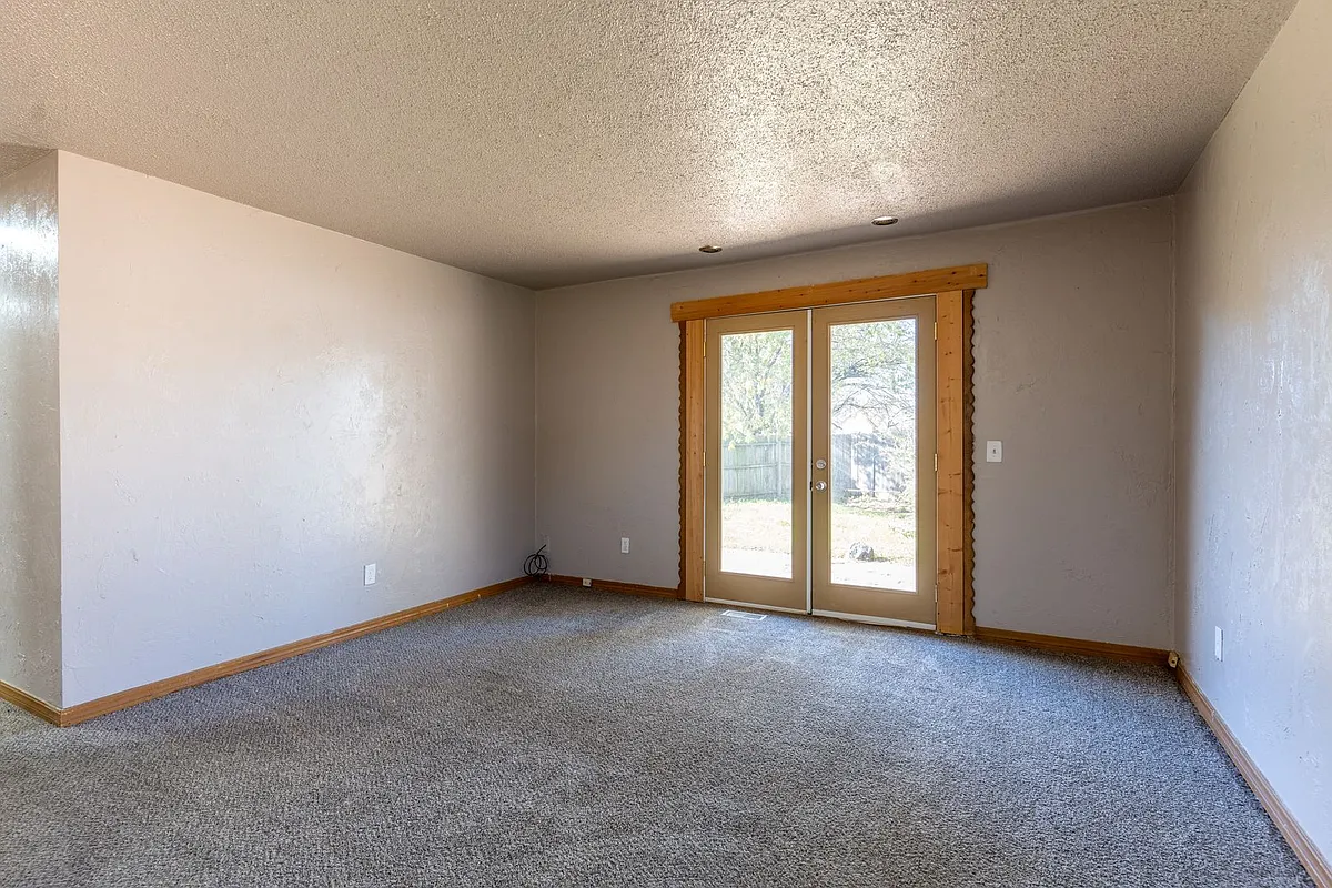 Building Photo - 1421 Shalimar Dr