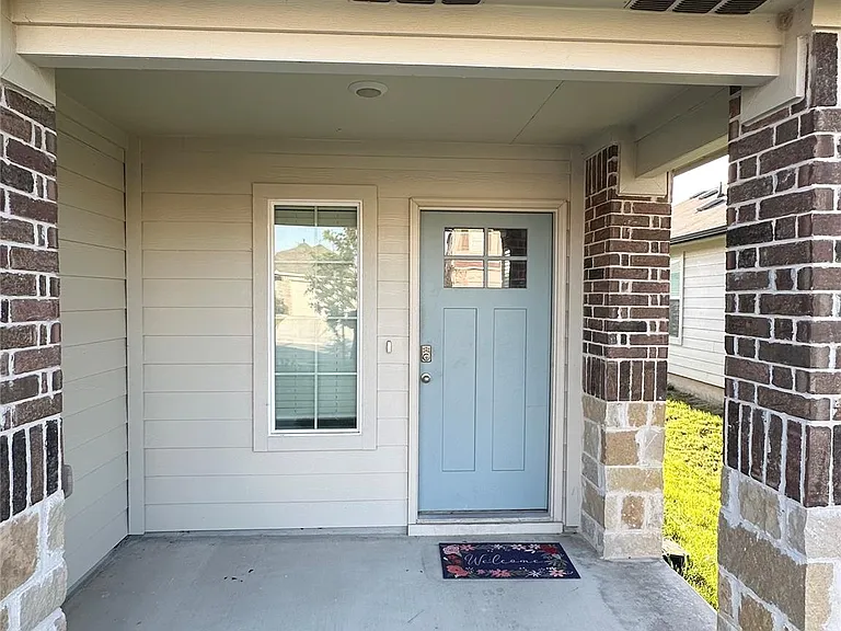 216 Windmill Palm Dr — Photo 2