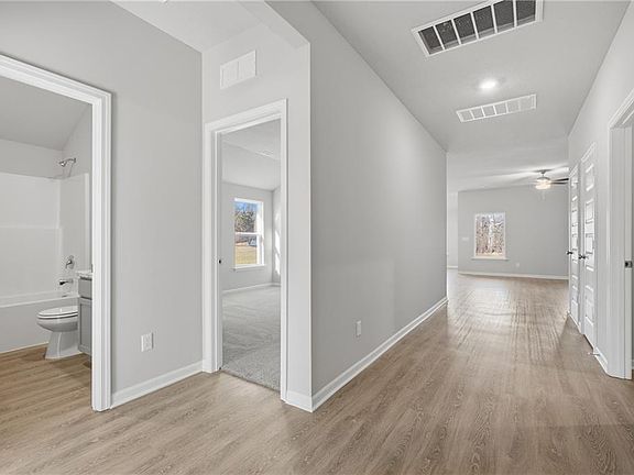 4th image of 501 SE Nelson Dr