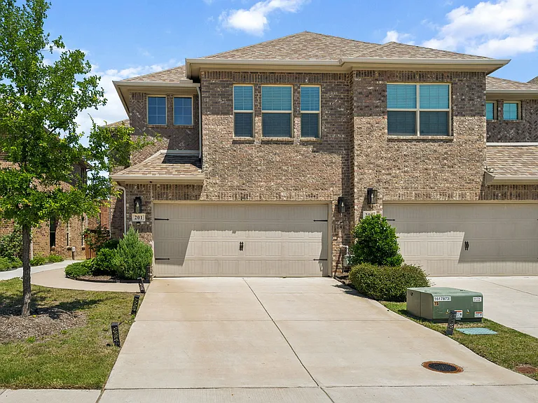 201 Tortugas Dr — Photo 1