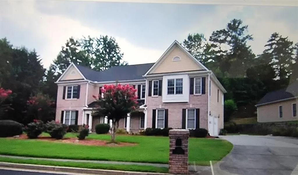 5 bed, 3.0 bath, 3995 sqft, $3,800 — Photo 1