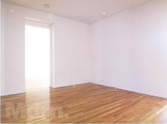 Rented by Mdrn Residential | media 19