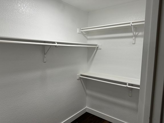 4th image of 300 Kingfisher Ln
