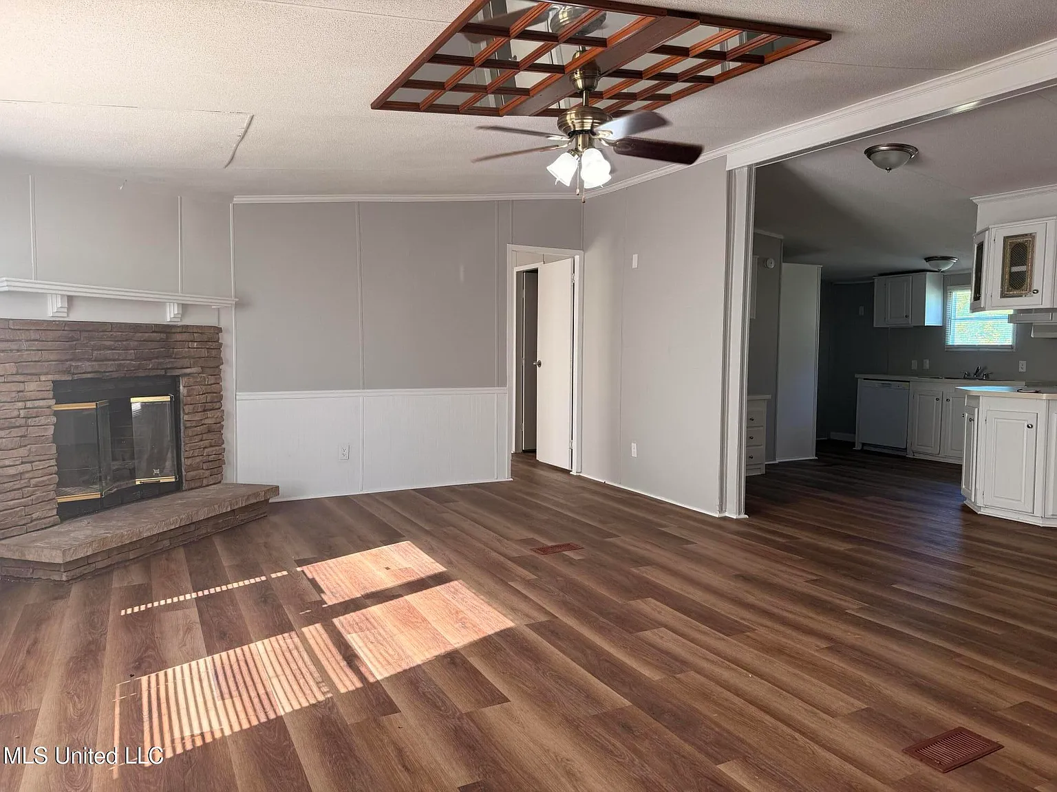 3 bed, 2.0 bath, 1792 sqft, $1,000 — Photo 4