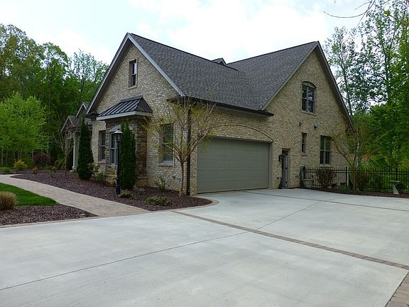 4th image of 10 White Poplar Ct