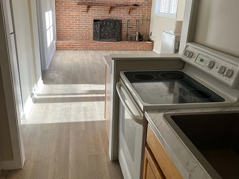 314 Morven Park Ct NW — Photo 5