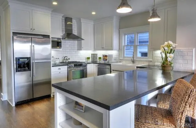 413 Emerald St — Photo 3