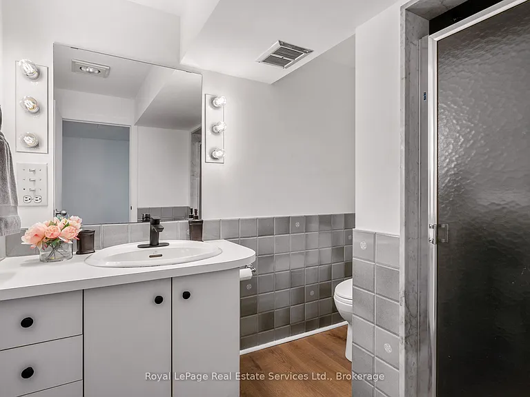 28 Thompson Ave — Photo 36