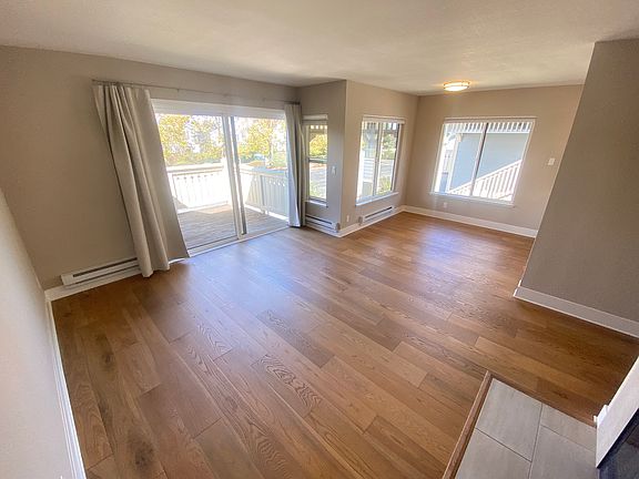5th image of 200 Shoreline Ct