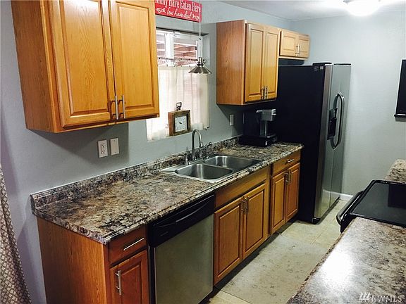 5th image of 811 S Ironwood Dr