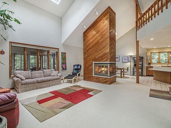 4th image of 14707 Trillium Dr