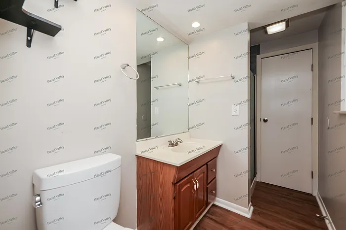 7160 Claybeck Dr — Photo 9