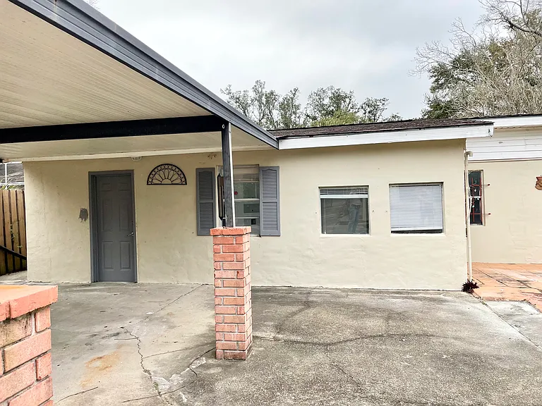 1702 E Maxwell St — Photo 8
