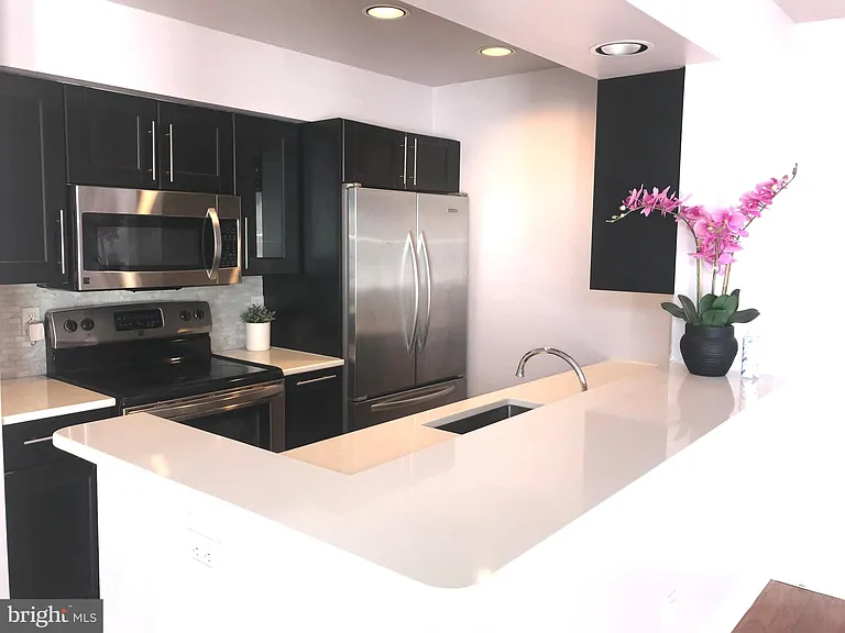 5918 Barbados Pl #202 — Photo 10