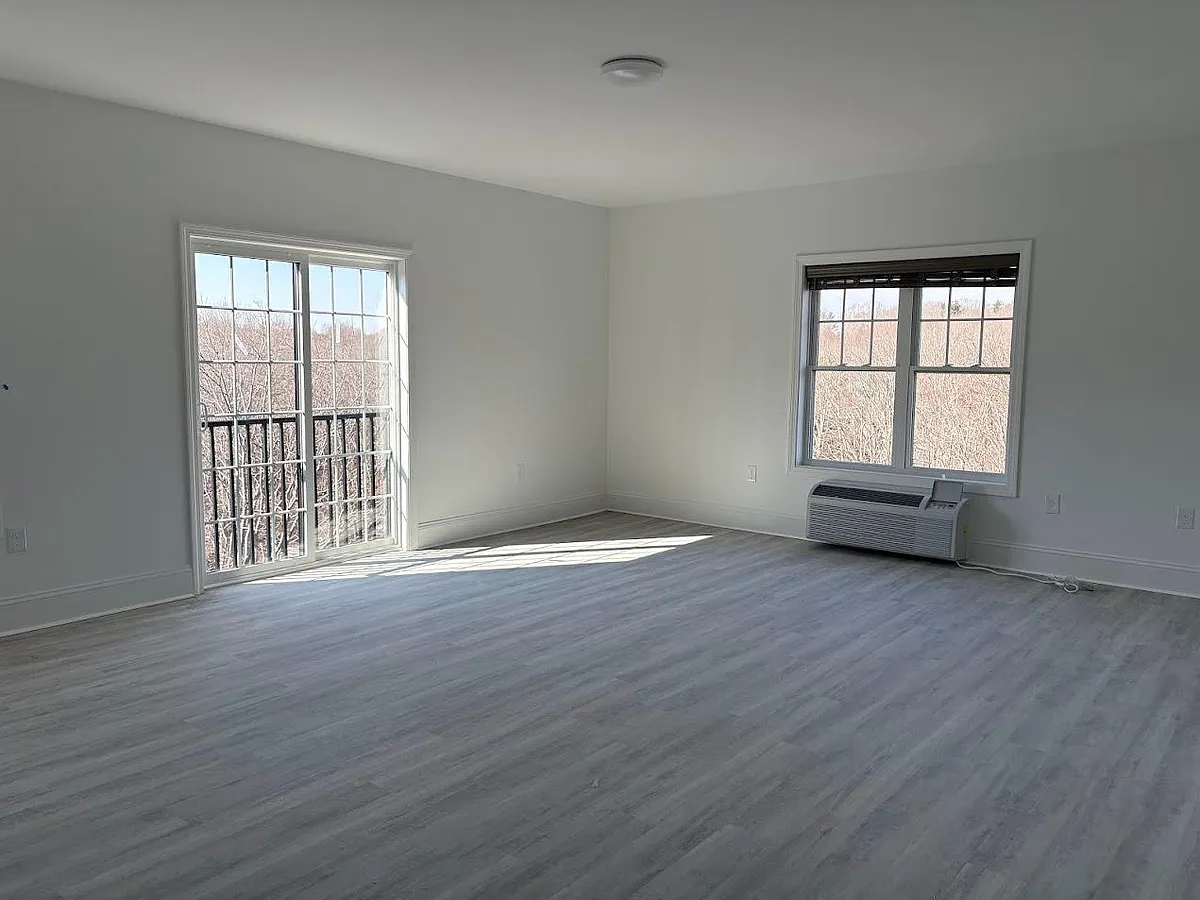 Unit Photo - 2 Grove St #208