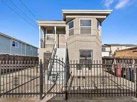6256 Harmon Ave, Oakland, CA