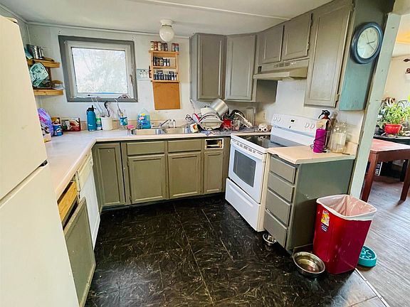 4th image of 1099 Lakeview Dr