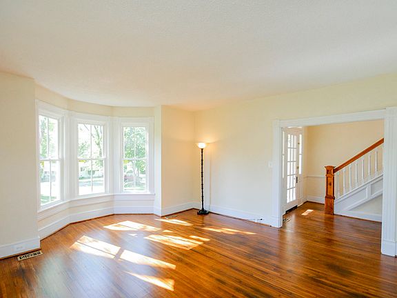 5th image of 206 N Church St
