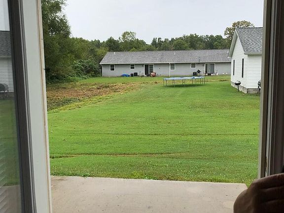 4th image of 213 Wild Rose Ln