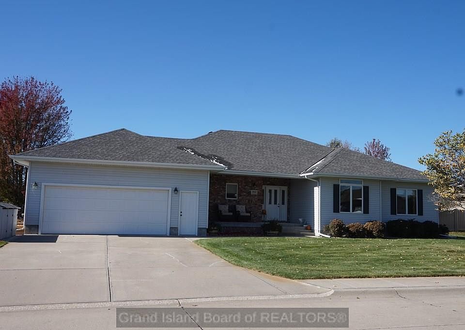 1st image of 3012 Laramie Dr