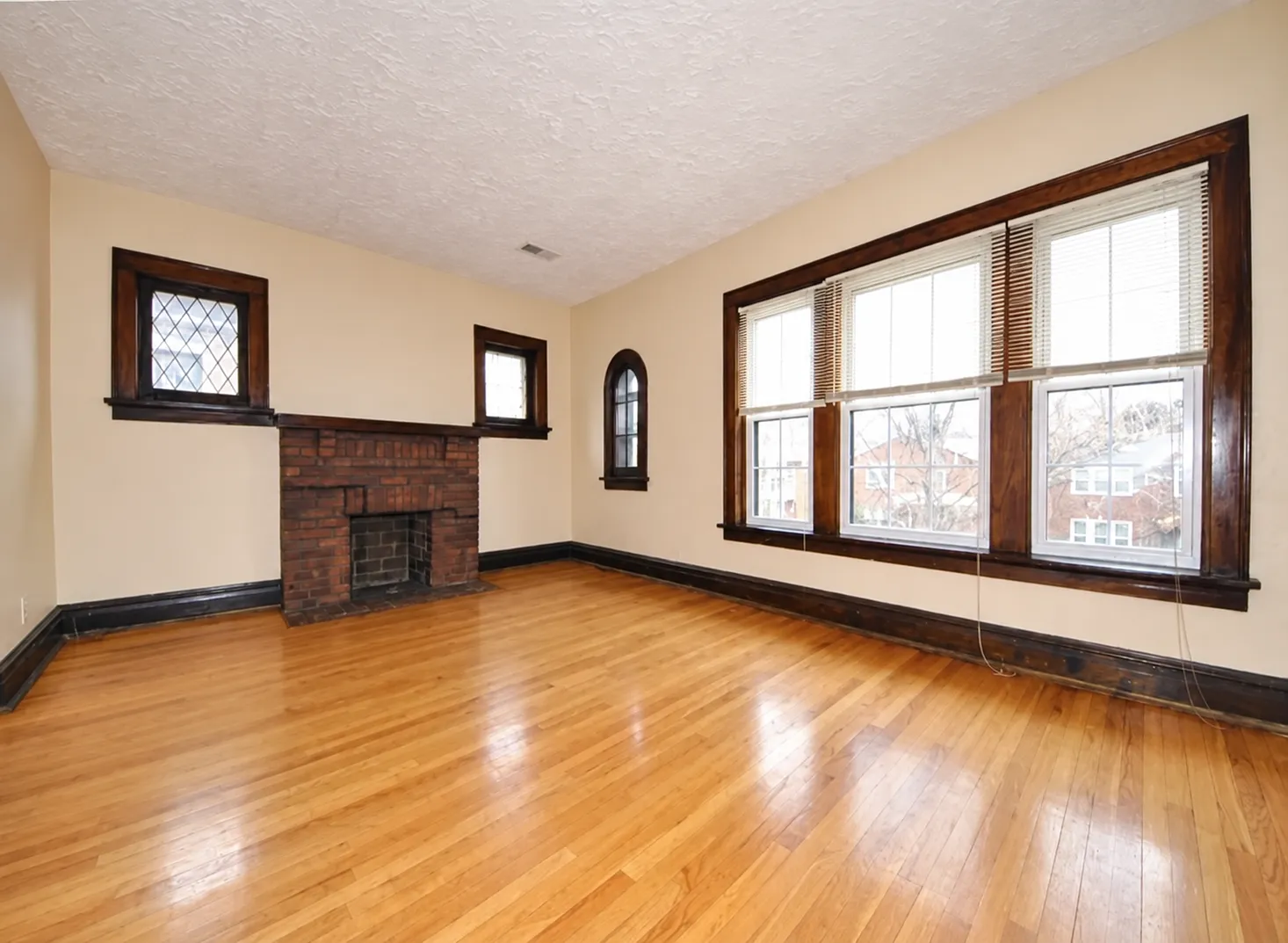 3 bed, 1498 sqft, $1,700 — Photo 3