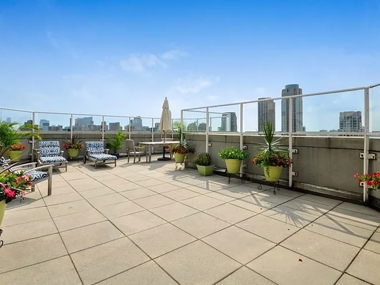201 W 72nd St #3F — Photo 17