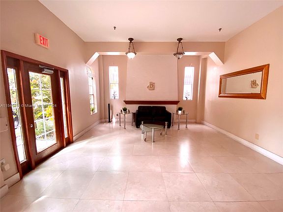 3rd image of 737 Jefferson Ave APT 303