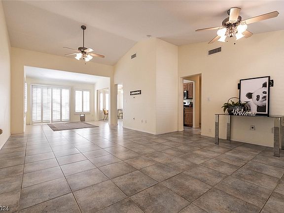 4th image of 10433 Broom Hill Dr