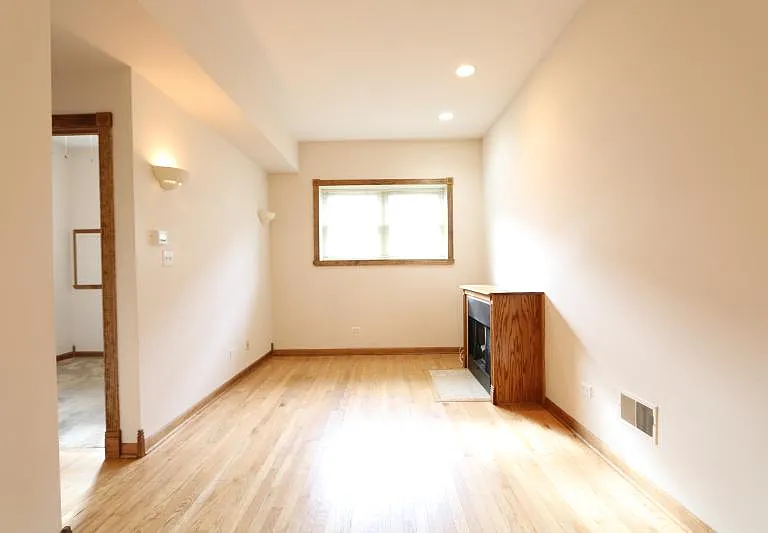 1257 W Flournoy St #1R — Photo 5