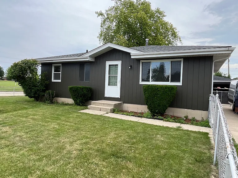 5705 66th Pl — Photo 3
