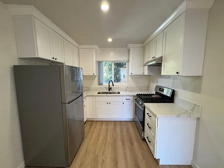 1318 N Las Palmas Ave #7 — Photo 1