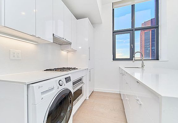 3rd image of 49 E 34th St #30