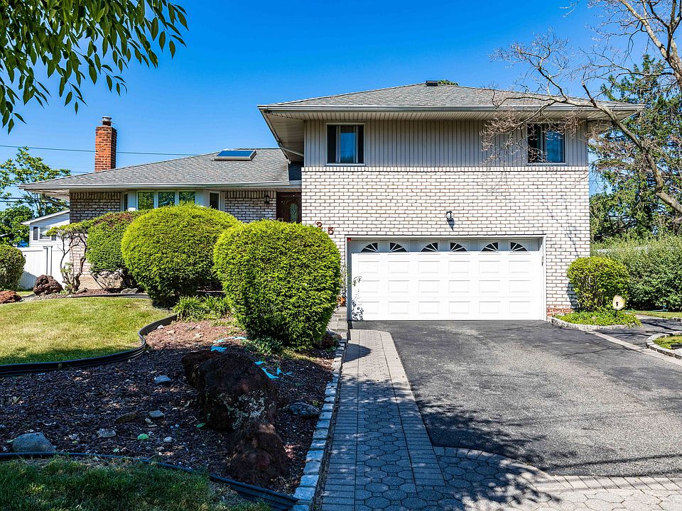 1st image of 25 Oakdale Dr