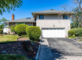 25 Oakdale Dr, Westbury, NY 11590