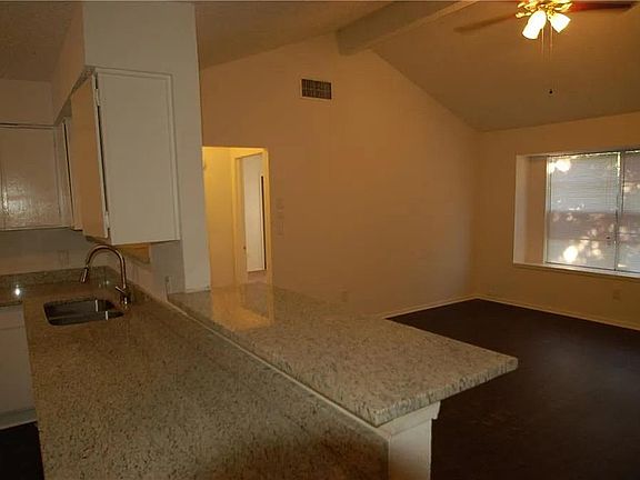 5th image of 812 Annapolis Dr