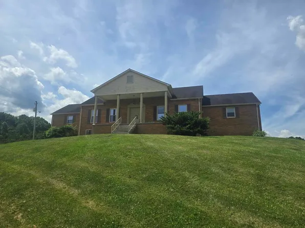 689 Ascue Rd, Cedar Bluff, VA 24609