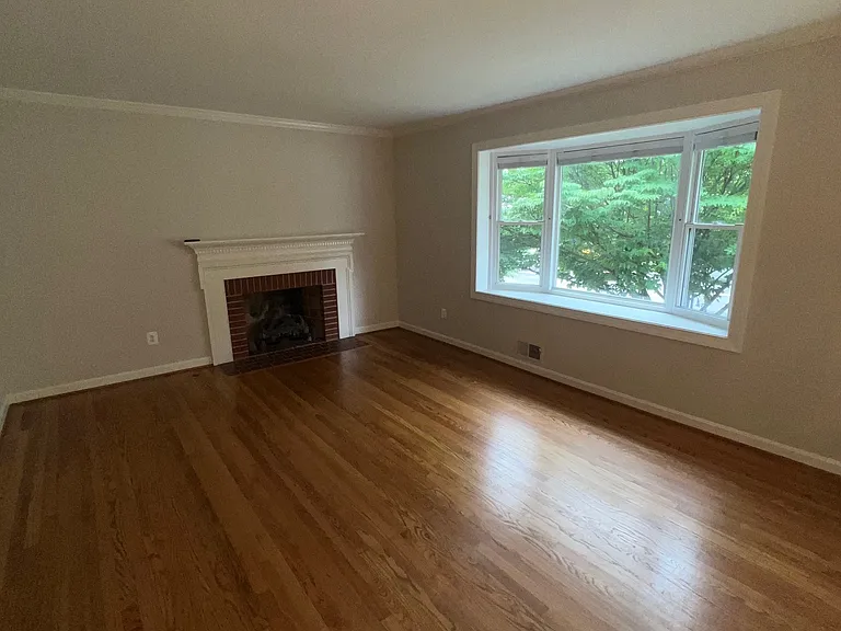 7504 Fairwood Ln — Photo 19