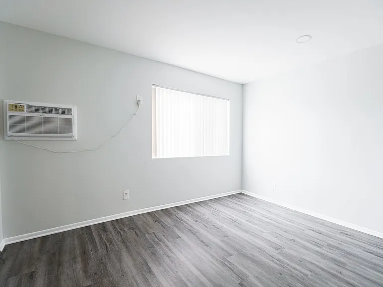 4444 Ensign Avenue — Photo 11