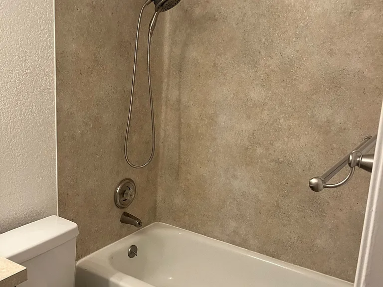 Heatherstone Park Apartments — Photo 35