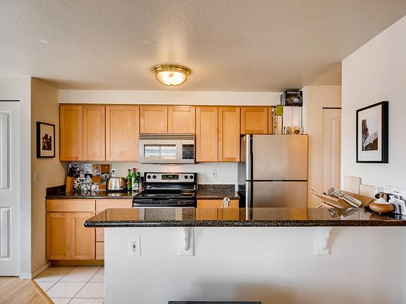 5th image of 300 10th Ave Unit A405