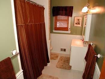 4th image of 8 Orchard Hills Dr