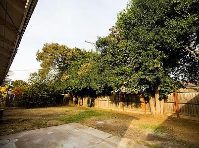 4th image of 5925 Mascot Ave