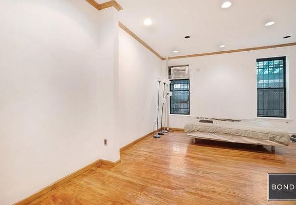 3rd image of 696 10th Ave #1C2
