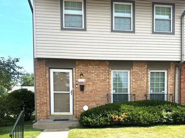 2084 Carefree Ln, Florissant, MO 63033