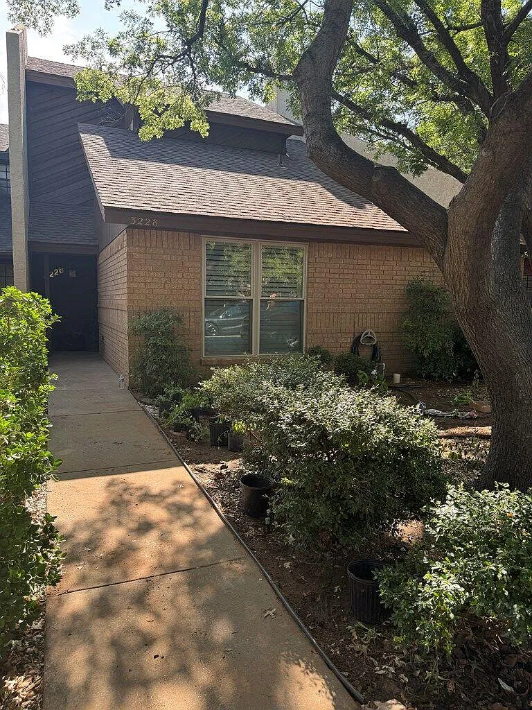 3 bed, 2.5 bath, 1770 sqft, $2,450 — Photo 2